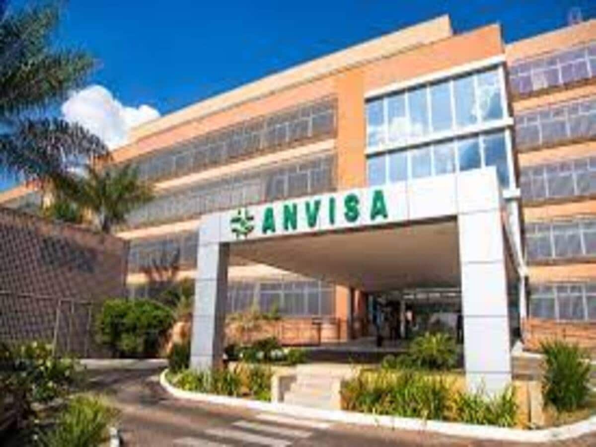 Tecnologia: indústria do setor farmacêutico consegue automatizar 60% de tempo ao usar softwares e redução de erros é de 80% - Canva