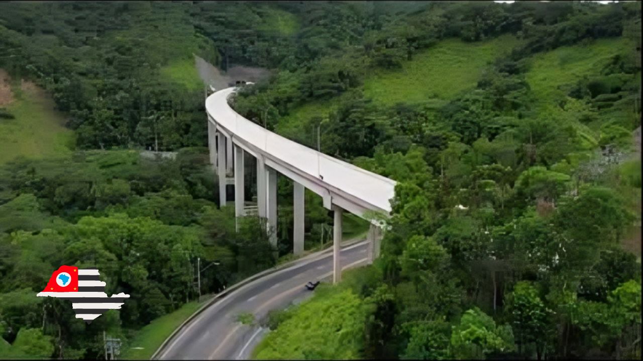 Construção da mega rodovia dos Tamoios que corta a Mata Atlântica, é um dos projetos rodoviários mais ambiciosos do Brasil