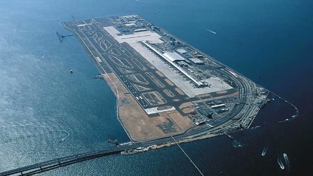 A construção do Aeroporto de Kansai, uma maravilha da engenharia em meio ao mar